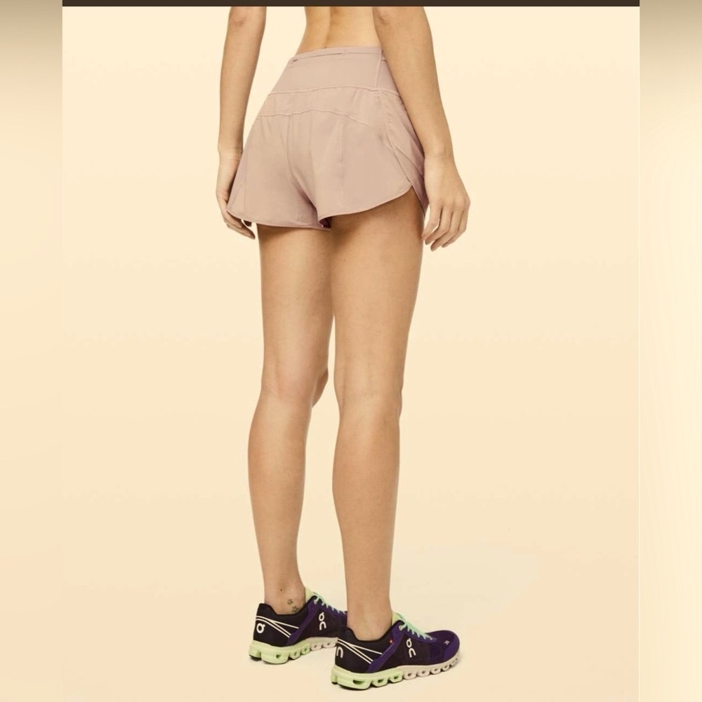 🍋Women’s Lululemon Mesh Over Miles Short 3"
⚠️READ⚠️Powdered Mauve size 10🍋